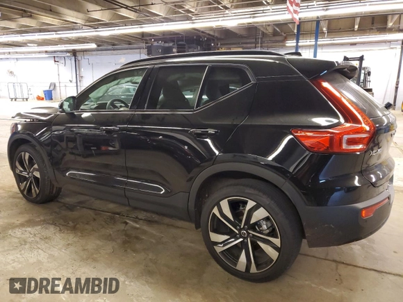 2023 Volvo XC40 Ultimate Dark Theme z VIN YV4L12UX0P2093949, wystawiony jako Copart lot #83119964 z przebiegiem 11 047 mil mil oraz Szkoda całkowita • Salvage title. Historia ofert i sprzedaży dostępna na DreamBid. Obrazek 2.