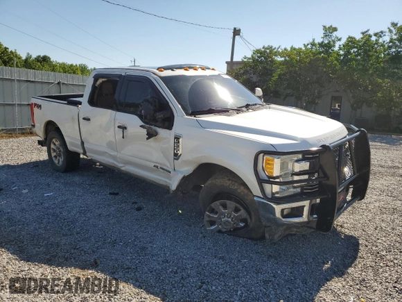 2017 Ford F-250 Lariat with VIN 1FT7W2BT8HEE81095, listed as a Copart auction lot 57960545 with 200,323 mi miles and Salvage title. Bid and sale history available at DreamBid. Image 4.