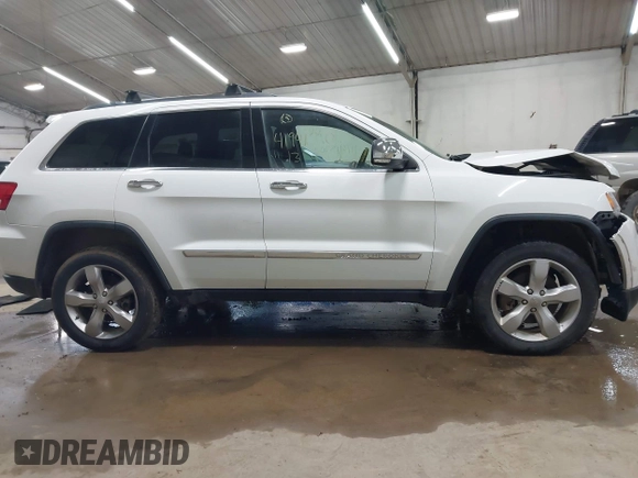 2013 Jeep Grand Cherokee Overland with VIN 1C4RJFCT1DC586886, listed as a IAAI auction lot 41941590 with 125,126 mi miles. Bid and sale history available at carsss.com. Image 13.