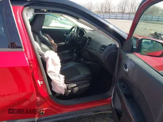 2020 Jeep Compass Altitude с VIN 3C4NJCBB4LT141082, выставлен на аукционе IAAI как лот 41553489 с пробегом 73 721 миль миль и . История ставок и продаж доступна на DreamBid. Изображение 5.