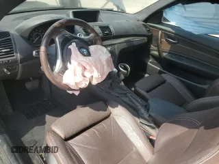 2013 BMW 1 Series 128i z VIN WBAUP9C58DVS95329, wystawiony jako Copart lot #56986015 z przebiegiem 115 518 mil mil oraz Szkoda całkowita • Salvage title. Historia ofert i sprzedaży dostępna na DreamBid. Obrazek 8.