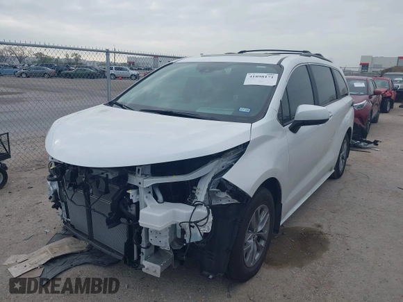 2025 Toyota Sienna XLE with VIN 5TDYRKECXSS230300, listed as a IAAI auction lot 41898171 with 4,008 mi miles. Bid and sale history available at carsss.com. Image 18.