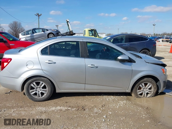 2014 Chevrolet Sonic LT с VIN 1G1JC5SH4E4152805, выставлен на аукционе IAAI как лот 41923555 с пробегом 180 068 миль миль и . История ставок и продаж доступна на DreamBid. Изображение 13.