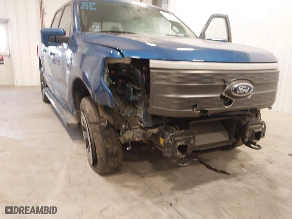 2022 Ford F-150 Lightning Pro with VIN 1FTVW1EL7NWG15923, listed as a IAAI auction lot 41396120 with 25,322 mi miles. Bid and sale history available at carsss.com. Image 6.
