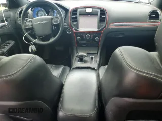 2014 Chrysler 300 S z VIN 2C3CCABG1EH336848, wystawiony jako Copart lot #50822875 z przebiegiem 75 204 mil mil oraz Szkody całkowita. Historia ofert i sprzedaży dostępna na DreamBid. Obrazek 8.