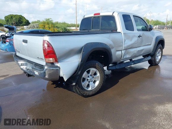 2005 Toyota Tacoma z VIN 5TEUU42N45Z035010, wystawiony jako IAAI lot #41916068 z przebiegiem 225 642 mil mil oraz . Historia ofert i sprzedaży dostępna na DreamBid. Obrazek 4.
