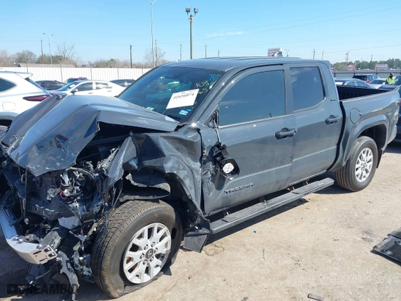 2024 Toyota Tacoma 2WD SR5 with VIN 3TYKB5FN2RT005198, listed as a IAAI auction lot 41656074 with 14,591 mi miles. Bid and sale history available at carsss.com. Image 17.