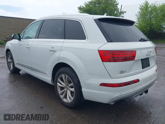 2017 Audi Q7 Premium Plus with VIN WA1LAAF78HD033170, listed as a IAAI auction lot 42212382 with 101,904 mi miles. Bid and sale history available at carsss.com. Image 3.