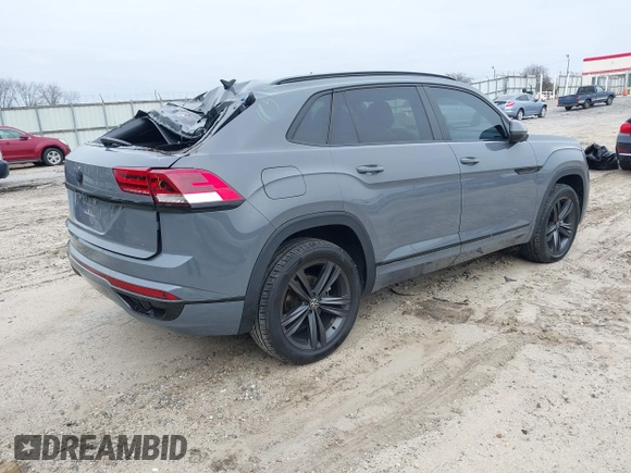 2021 Volkswagen Atlas SE with VIN 1V2PE2CAXMC231037, listed as a IAAI auction lot 41380581 with 40,889 mi miles and . Bid and sale history available at DreamBid. Image 4.