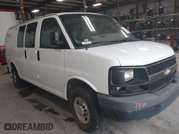 2013 Chevrolet Express Cargo z VIN 1GCWGFBA8D1101785, wystawiony jako IAAI lot #42617920 z przebiegiem 164 366 mil mil oraz . Historia ofert i sprzedaży dostępna na DreamBid. Obrazek 1.