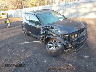 2024 Volvo XC40 Plus Dark Theme с VIN YV4L12ULXR2224627, выставлен на аукционе IAAI как лот 41289870 с пробегом 13 759 миль миль и . История ставок и продаж доступна на DreamBid. Изображение 1.