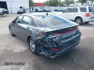 2024 Hyundai Elantra SE z VIN KMHLL4DG0RU639967, wystawiony jako IAAI lot #42430562 z przebiegiem 31 426 mil mil oraz . Historia ofert i sprzedaży dostępna na DreamBid. Obrazek 6.