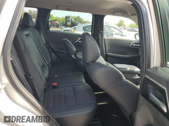 2023 Mitsubishi Outlander SE z VIN JA4J4UA8XPZ030868, wystawiony jako Copart lot #54826715 z przebiegiem 48 777 mil mil oraz Szkoda całkowita • Salvage title. Historia ofert i sprzedaży dostępna na DreamBid. Obrazek 11.