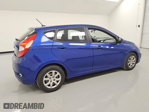 2014 Hyundai Accent GS z VIN KMHCT5AE0EU141822, wystawiony jako Copart lot #54233245 z przebiegiem 137 510 mil mil oraz Czysty tytuł • Clean title. Historia ofert i sprzedaży dostępna na DreamBid. Obrazek 3.