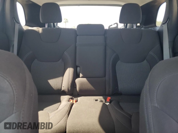 2019 Jeep Cherokee Latitude с VIN 1C4PJLCB9KD247202, выставлен на аукционе Copart как лот 57685415 с пробегом 120 556 миль миль и Списание • Salvage title. История ставок и продаж доступна на DreamBid. Изображение 10.