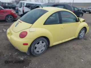 2000 Volkswagen Beetle GLS z VIN 3VWCC21C9YM485902, wystawiony jako IAAI lot #41283215 z przebiegiem 149 528 mil mil oraz . Historia ofert i sprzedaży dostępna na DreamBid. Obrazek 4.