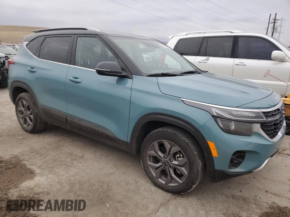 2024 Kia Seltos S z VIN KNDEUCAA6R7664973, wystawiony jako Copart lot #48178025 z przebiegiem 13 420 mil mil oraz Szkoda całkowita • Salvage title. Historia ofert i sprzedaży dostępna na DreamBid. Obrazek 4.