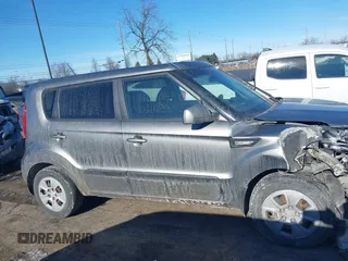 2013 Kia Soul with VIN KNDJT2A5XD7623334, listed as a IAAI auction lot 41424583 with 119,644 mi miles. Bid and sale history available at carsss.com. Image 13.