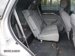 2013 Kia Sorento LX z VIN 5XYKT3A60DG338695, wystawiony jako IAAI lot #42252721 z przebiegiem 200 000 mil mil oraz . Historia ofert i sprzedaży dostępna na DreamBid. Obrazek 8.