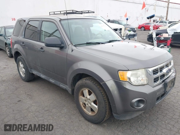 2011 Ford Escape XLS z VIN 1FMCU9C78BKB35289, wystawiony jako IAAI lot #42117290 z przebiegiem 221 088 mil mil oraz . Historia ofert i sprzedaży dostępna na DreamBid. Obrazek 1.