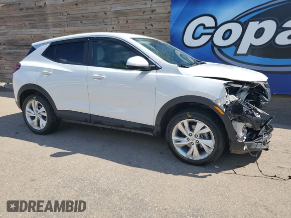 2024 Buick Encore GX Preferred z VIN KL4AMCSL3RB196321, wystawiony jako Copart lot #62962145 z przebiegiem 17 810 mil mil oraz Czysty tytuł • Clean title. Historia ofert i sprzedaży dostępna na DreamBid. Obrazek 4.