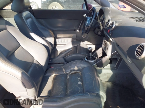 2001 Audi TT z VIN TRUWT28N911007947, wystawiony jako IAAI lot #42078785 z przebiegiem 114 721 mil mil oraz . Historia ofert i sprzedaży dostępna na DreamBid. Obrazek 5.