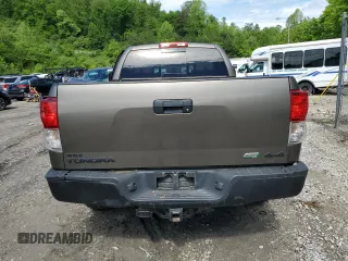 2010 Toyota Tundra z VIN 5TFUW5F19AX137573, wystawiony jako Copart lot #54045955 z przebiegiem 236 068 mil mil oraz Szkoda całkowita • Salvage title. Historia ofert i sprzedaży dostępna na DreamBid. Obrazek 6.