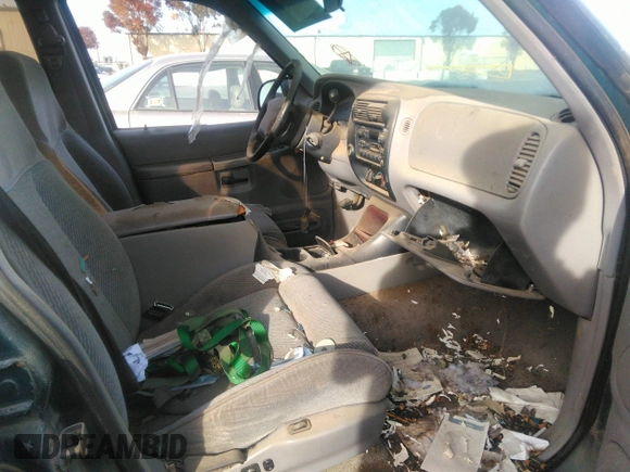 1996 Ford Explorer XL с VIN 1FMDU32X0TUA49001, выставлен на аукционе IAAI как лот 38337715 с пробегом 240 331 миль миль и . История ставок и продаж доступна на DreamBid. Изображение 5.