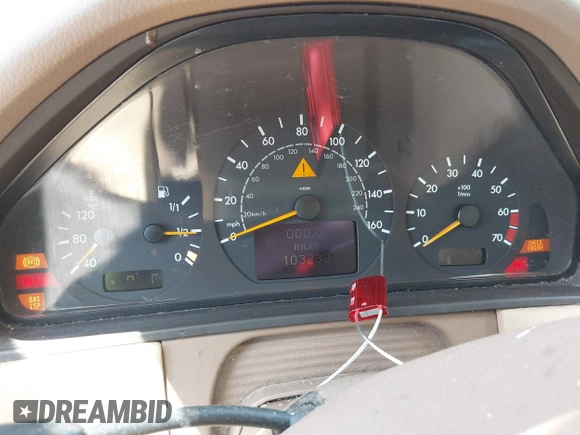 2001 Mercedes-Benz E 320 z VIN WDBJF65J31B357006, wystawiony jako IAAI lot #42428345 z przebiegiem 103 239 mil mil oraz . Historia ofert i sprzedaży dostępna na DreamBid. Obrazek 7.