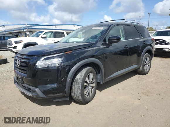 2023 Nissan Pathfinder SL z VIN 5N1DR3CA3PC223523, wystawiony jako Copart lot #50059235 z przebiegiem 63 702 mil mil oraz Szkoda całkowita • Salvage title. Historia ofert i sprzedaży dostępna na DreamBid. Obrazek 1.