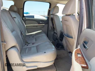 2008 Chevrolet Suburban LTZ с VIN 1GNFC16J18R119018, выставлен на аукционе IAAI как лот 42677575 с пробегом 338 879 миль миль и . История ставок и продаж доступна на DreamBid. Изображение 8.