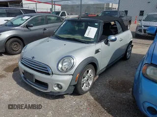 2011 MINI Convertible с VIN WMWZN3C56BT133717, выставлен на аукционе IAAI как лот 42496339 с пробегом 86 352 миль миль и . История ставок и продаж доступна на DreamBid. Изображение 2.