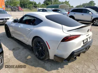 2022 Toyota Supra 3.0 z VIN WZ1DB0C0XNW049560, wystawiony jako Copart lot #56988123 z przebiegiem Nie podano mil oraz . Historia ofert i sprzedaży dostępna na DreamBid. Obrazek 2.