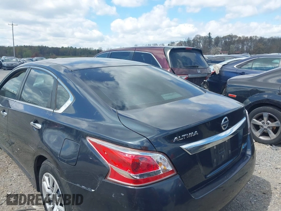 2013 Nissan Altima 2.5 S with VIN 1N4AL3AP4DC913024, listed as a IAAI auction lot 42045465 with 172,990 mi miles and . Bid and sale history available at carsss.com. Image 3.