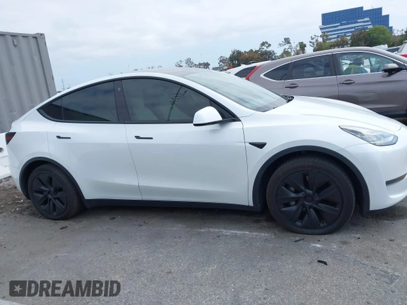 2021 Tesla Model Y Long Range with VIN 5YJYGDEE3MF081304, listed as a IAAI auction lot 42119270 with 90,521 mi miles. Bid and sale history available at carsss.com. Image 13.