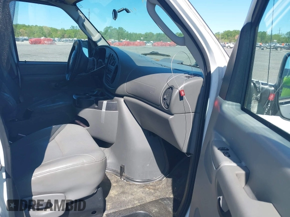 2008 Ford Econoline Cargo Commercial with VIN 1FTNE14W58DB12602, listed as a IAAI auction lot 42132156 with 201,448 mi miles. Bid and sale history available at carsss.com. Image 5.