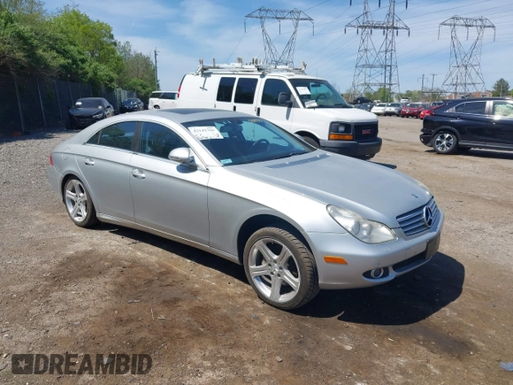 2007 Mercedes-Benz CLS-Class 5.5L with VIN WDDDJ72X07A088530, listed as a IAAI auction lot 42142766 with 202,648 mi miles. Bid and sale history available at carsss.com. Image 1.