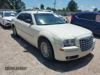 2008 Chrysler 300 Touring z VIN 2C3KA53G28H207836, wystawiony jako IAAI lot #42244825 z przebiegiem 178 277 mil mil oraz . Historia ofert i sprzedaży dostępna na DreamBid. Obrazek 1.