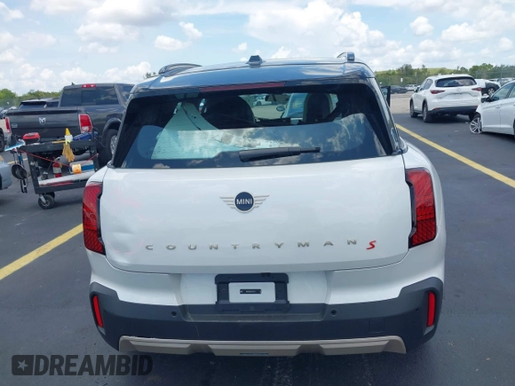 2025 MINI Countryman S with VIN WMZ23GA06S7R31166, listed as a IAAI auction lot 42393335 with 2,531 mi miles and . Bid and sale history available at DreamBid. Image 17.