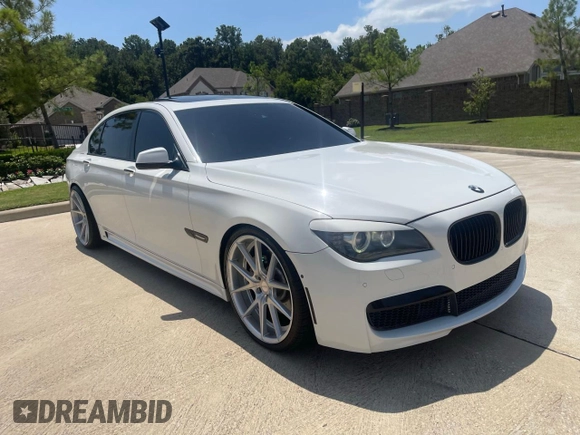 2010 BMW 7 Series 750Li z VIN WBAKB8C58ACY64395, wystawiony jako Copart lot #81823294 z przebiegiem 137 375 mil mil oraz Szkoda całkowita • Salvage title. Historia ofert i sprzedaży dostępna na DreamBid. Obrazek 1.