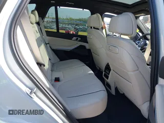 2024 BMW X5 xDrive40i z VIN 5UX23EU00R9S22536, wystawiony jako IAAI lot #42093624 z przebiegiem 48 802 mil mil oraz . Historia ofert i sprzedaży dostępna na DreamBid. Obrazek 8.