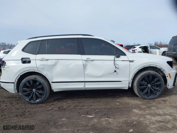 2020 Volkswagen Tiguan SE with VIN 3VV2B7AX4LM106638, listed as a IAAI auction lot 41744503 with 67,693 mi miles. Bid and sale history available at carsss.com. Image 6.