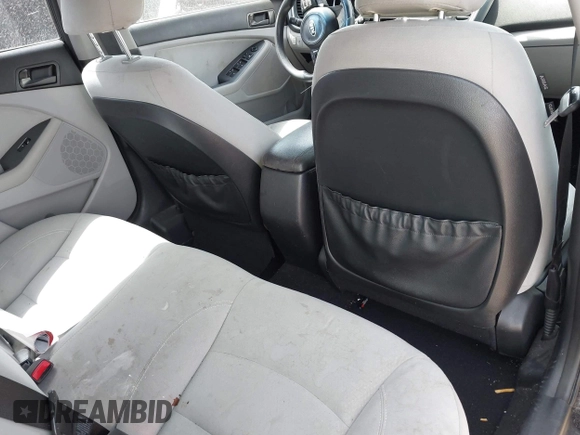 2015 Kia Optima LX z VIN 5XXGM4A75FG450983, wystawiony jako IAAI lot #41837815 z przebiegiem 95 187 mil mil oraz . Historia ofert i sprzedaży dostępna na DreamBid. Obrazek 8.