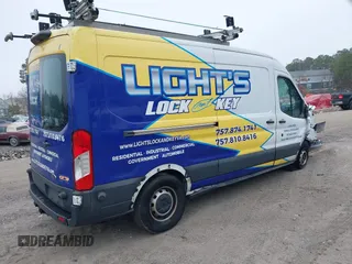 2018 Ford Transit z VIN 1FTYR2CM4JKB28167, wystawiony jako IAAI lot #41762709 z przebiegiem 123 554 mil mil oraz . Historia ofert i sprzedaży dostępna na DreamBid. Obrazek 4.