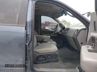 2004 Ford F-150 XLT z VIN 1FTPW14584KB95073, wystawiony jako IAAI lot #41815933 z przebiegiem 223 420 mil mil oraz . Historia ofert i sprzedaży dostępna na DreamBid. Obrazek 5.