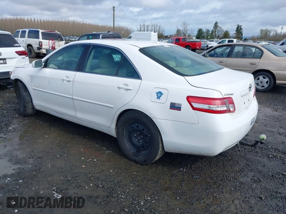 2011 Toyota Camry LE z VIN 4T1BF3EK8BU728563, wystawiony jako IAAI lot #41783543 z przebiegiem 294 062 mil mil oraz . Historia ofert i sprzedaży dostępna na DreamBid. Obrazek 3.