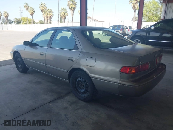 2001 Toyota Camry CE with VIN 4T1BG22K91U117841, listed as a IAAI auction lot 42119599 with 175,725 mi miles. Bid and sale history available at carsss.com. Image 3.