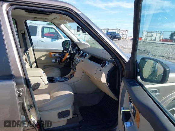 2015 Land Rover LR4 HSE z VIN SALAG2V69FA765454, wystawiony jako IAAI lot #42561781 z przebiegiem 99 115 mil mil oraz . Historia ofert i sprzedaży dostępna na DreamBid. Obrazek 5.