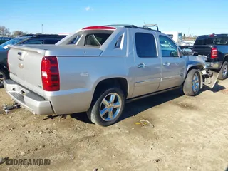 2011 Chevrolet Avalanche LTZ with VIN 3GNMCGE01BG331489, listed as a IAAI auction lot 40914760 with 1 mi miles. Bid and sale history available at carsss.com. Image 4.