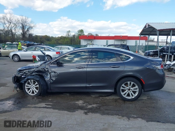 2015 Chrysler 200 Limited z VIN 1C3CCCAB3FN608357, wystawiony jako IAAI lot #42054234 z przebiegiem 151 694 mil mil oraz . Historia ofert i sprzedaży dostępna na DreamBid. Obrazek 14.
